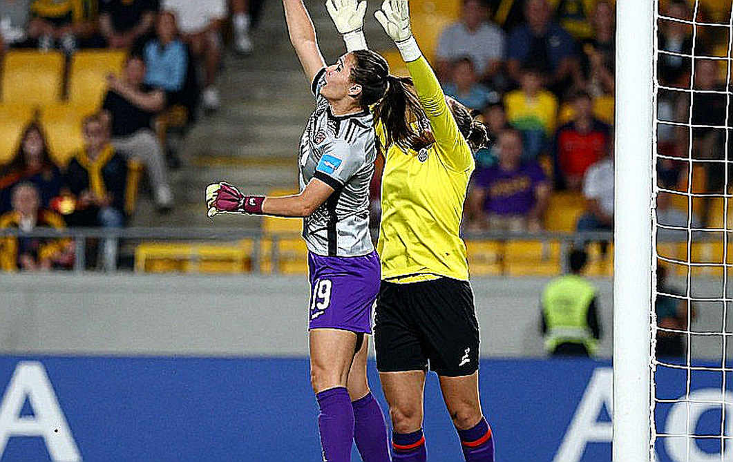 Hợp đồng hết hạn, cầu thủ tự do và cái bẫy phí lót tay: V-League đang tự bào mòn chính mình Hợp đồng hết hạn, cầu thủ tự do và cái bẫy phí lót tay: V-League đang tự bào mòn chính mình