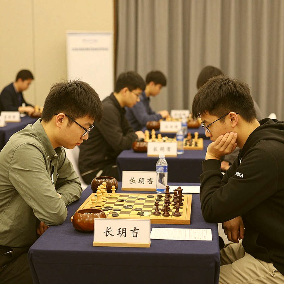 Nước 2...d5 và bài toán sáu mươi phút: Giải mã Elephant Gambit của Andrew Martin Nước 2...d5 và bài toán sáu mươi phút: Giải mã Elephant Gambit của Andrew Martin