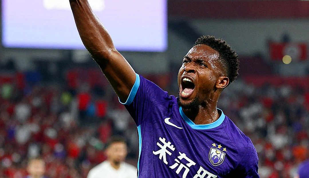 Bản phụ lục 8,2 triệu euro và khoảng trống trong sổ sách thương vụ Carlos Henrique