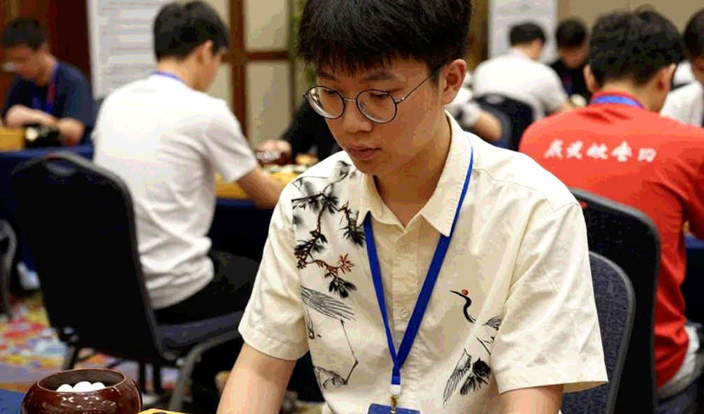 Ô cờ im lặng: giải vô địch Mỹ và bài toán phòng ngự phía Đen trước 1.d4