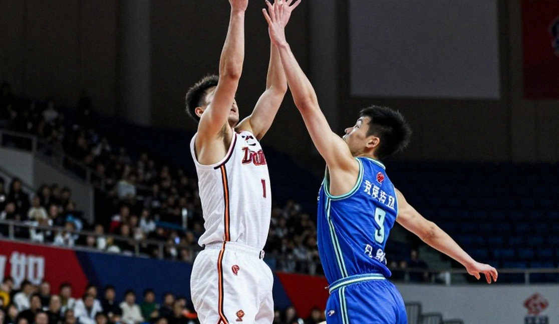 Rain or Shine ngược dòng 19-5 hạ TNT 98-94: Chiến thắng thật, nhưng đối thủ thiếu 'khẩu đại bác'