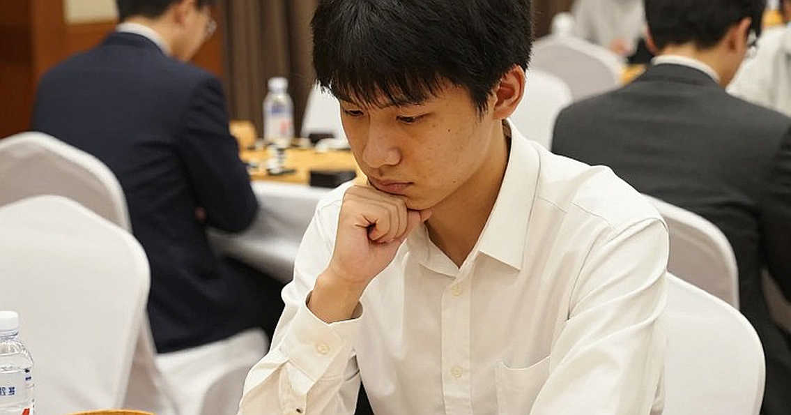 Ván Scotland, Kasparov 2026 và vết nứt dữ liệu trên một trang sản phẩm cờ vua