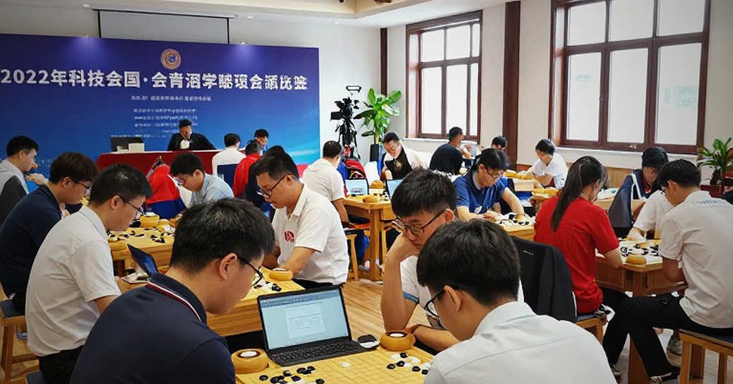 ChessBase Magazine số 225: khi bìa gọi Bent Larsen, ruột gọi Prague