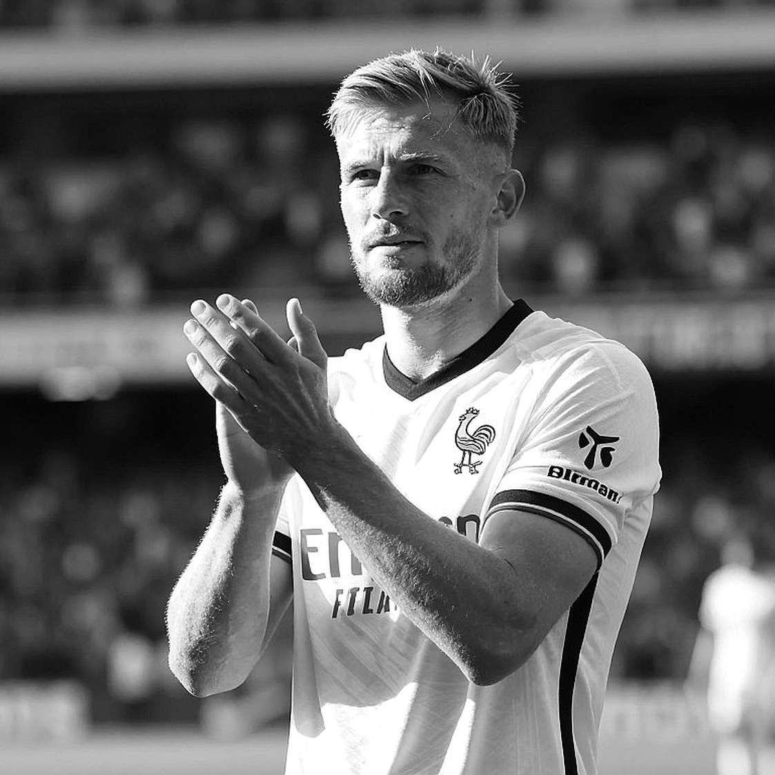 Kevin Miller qua đời: Khi một mũi kim nhỏ xuyên qua quả bóng của League One