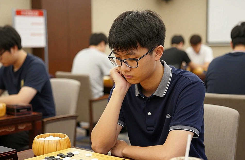 Sarana đưa quân vua lên đường: Vũ khí 5.e5 và màn trình diễn gây sốc tại Olympiad